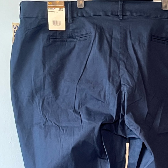 NWT Navy blue Cropped Pants‎ Relaxed Fit Straight Leg  size 28w. PETITE - Picture 5 of 6